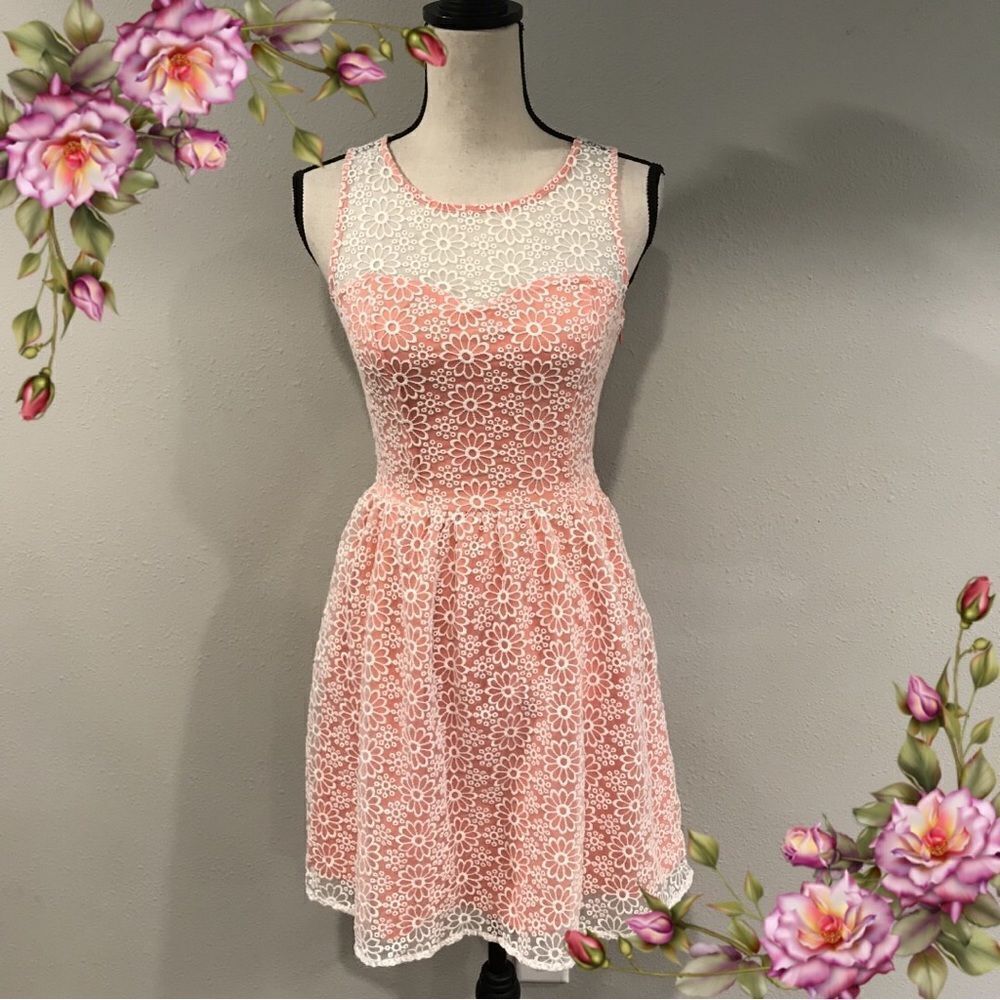 ‎Coral lace floral sleeveless a-line skater style dress
